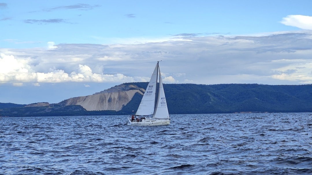 Парусная яхта