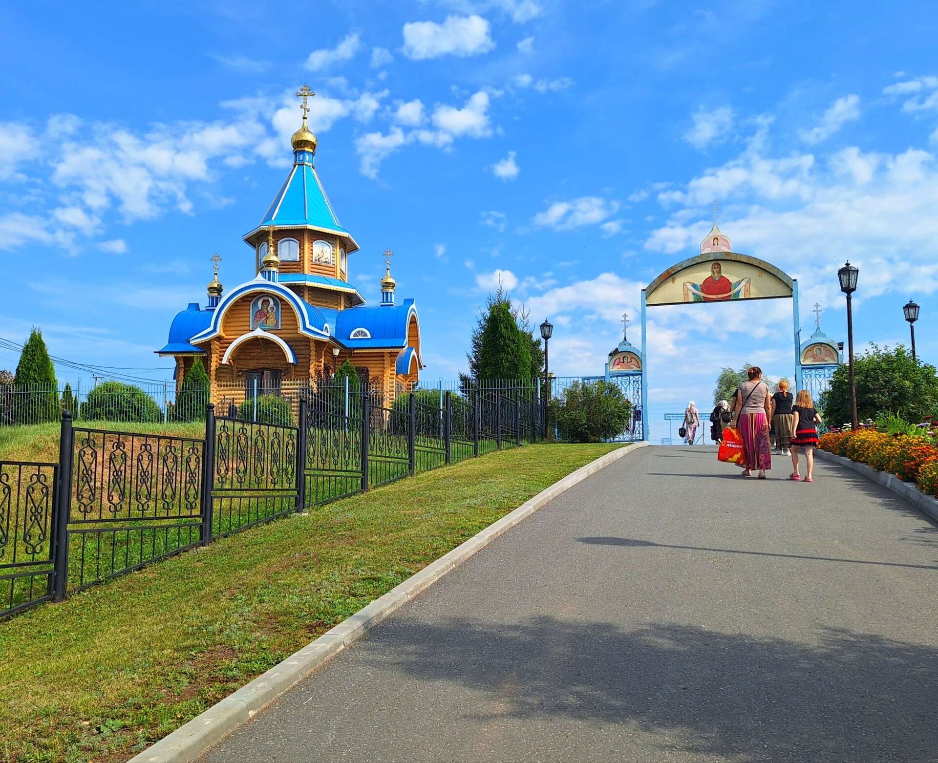 Свято-Троицкий храм в Ташле